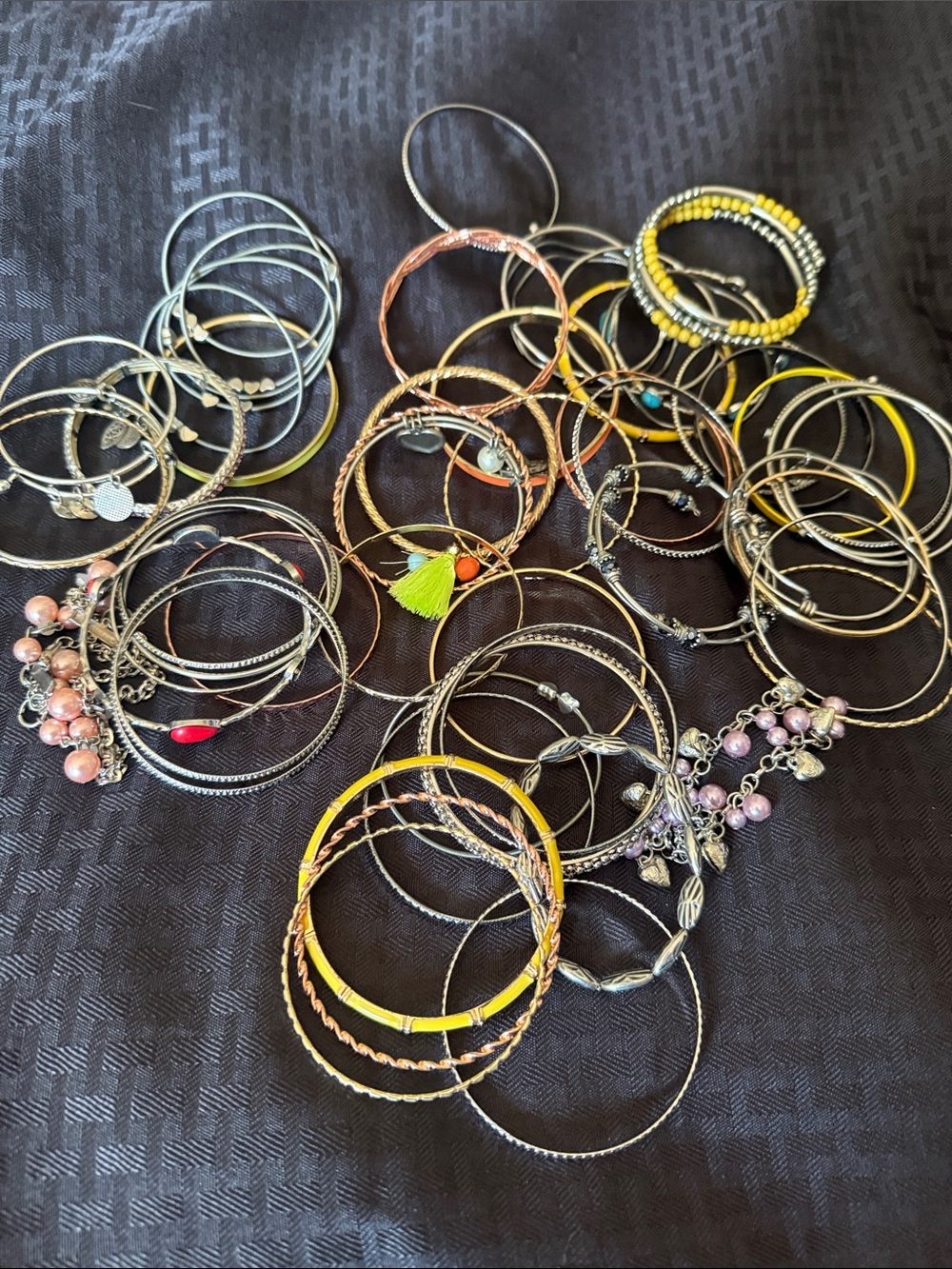 Assorted Women’s Stackable Bangle Bracelets in Yellow, Gold, Silver, Pink.